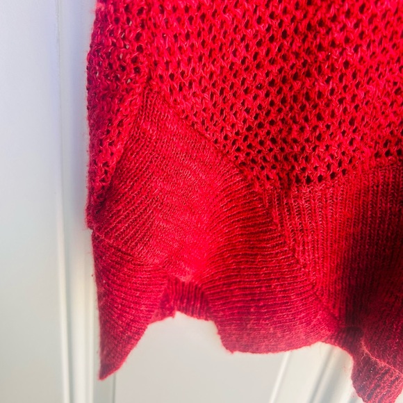 Red Maurice’s, made in the USA, 100% Acrylic, knitted sweater top. - Picture 7 of 10